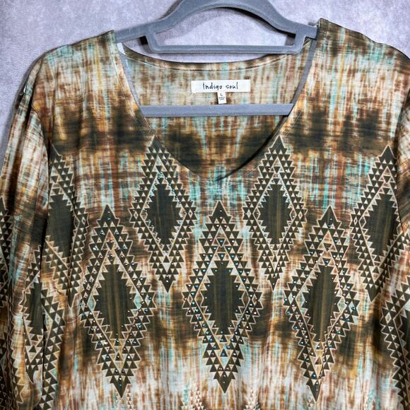 Indigo Soul Tunic Top Womens Large Brown Geometric Print Sharkbite Hem V-Neck - Picture 2 of 8
